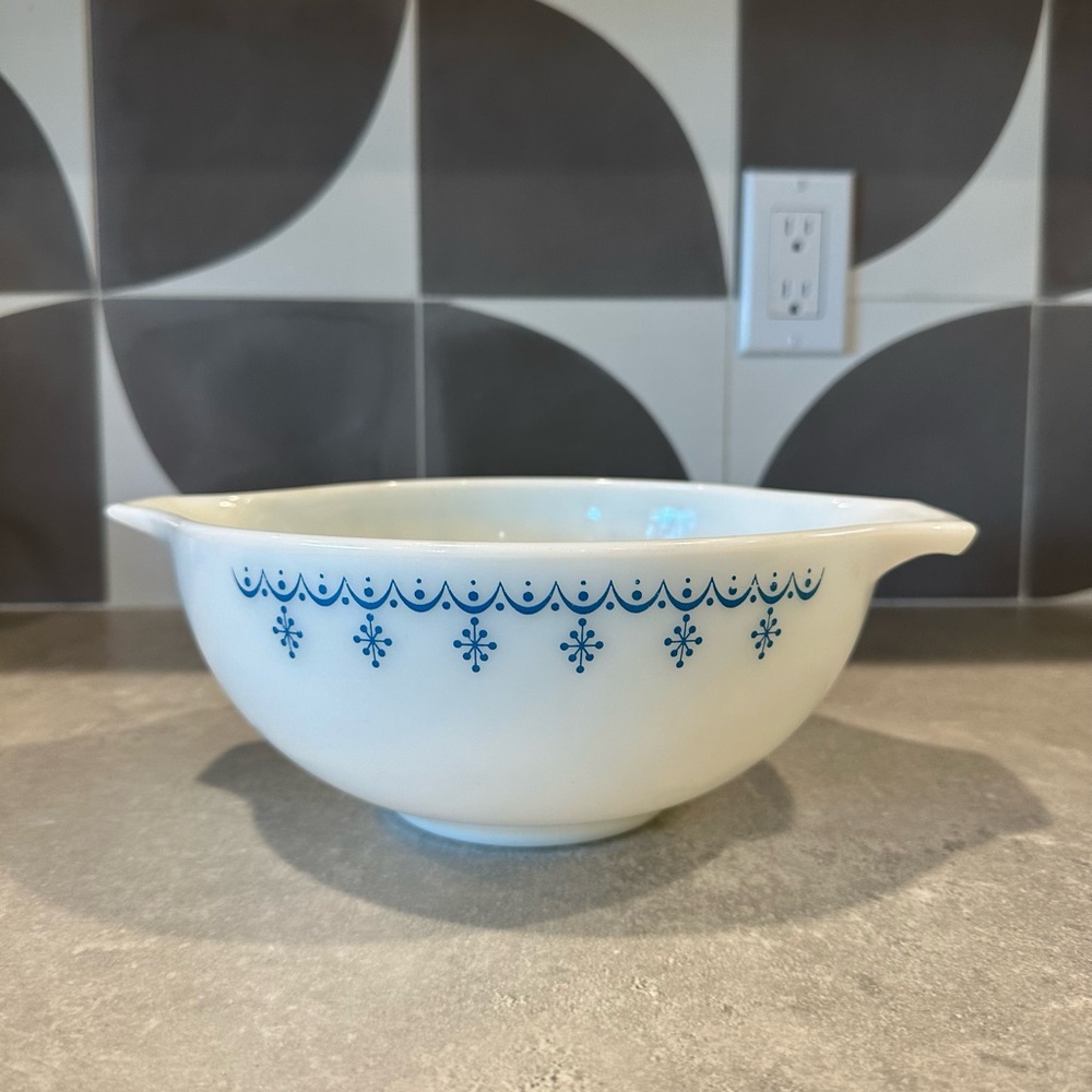 Vintage Pyrex Snowflake Bowl